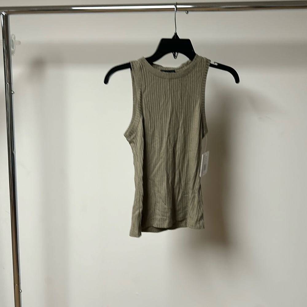 Beyond yoga femme muscle tank cement